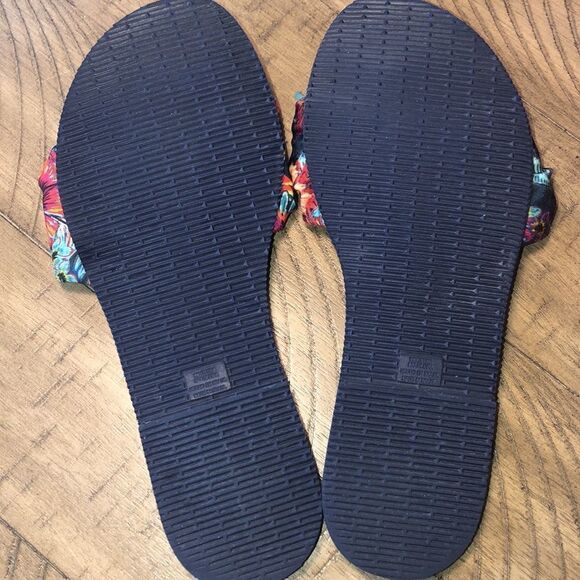 Havaianas’ Logo Floral Sandals 🩴 Comfort 4” Wide Footbed and Slip Proof Soles - Picture 16 of 17